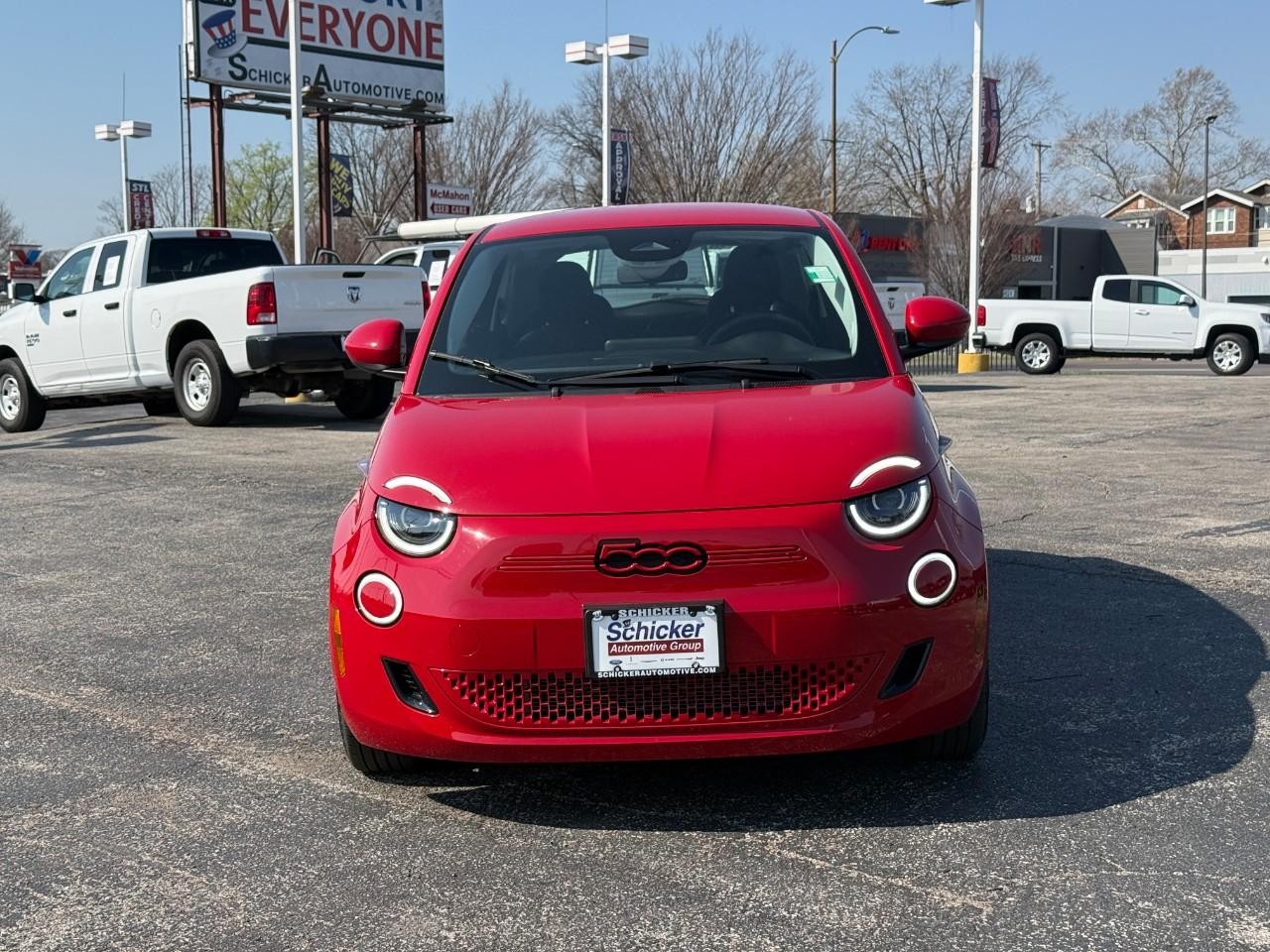 FIAT 500e Vehicle Full-screen Gallery Image 06