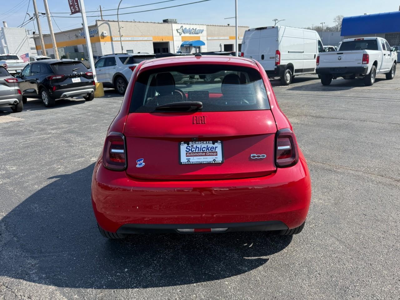 FIAT 500e Vehicle Full-screen Gallery Image 07