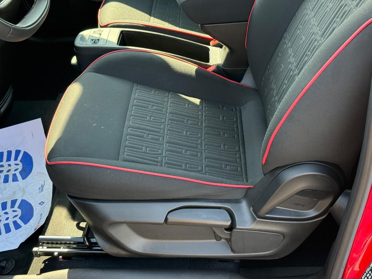 FIAT 500e Vehicle Full-screen Gallery Image 13