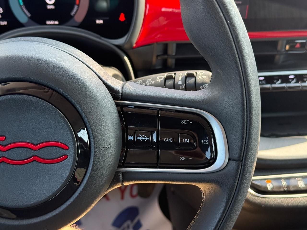 FIAT 500e Vehicle Full-screen Gallery Image 15