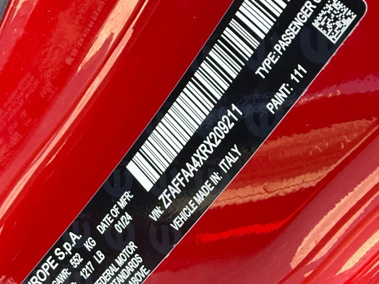 FIAT 500e Vehicle Full-screen Gallery Image 19