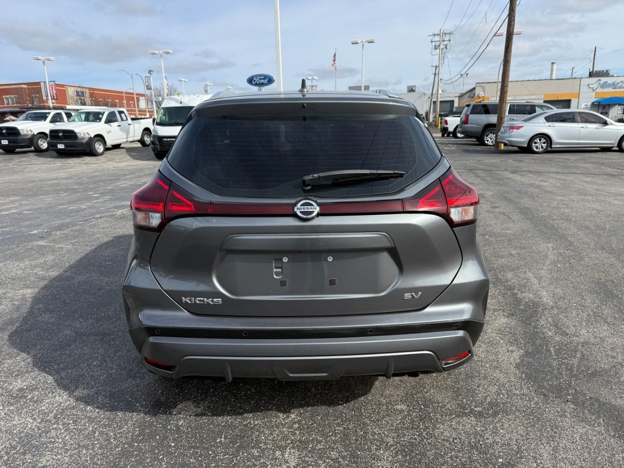 Nissan Kicks Vehicle Full-screen Gallery Image 06