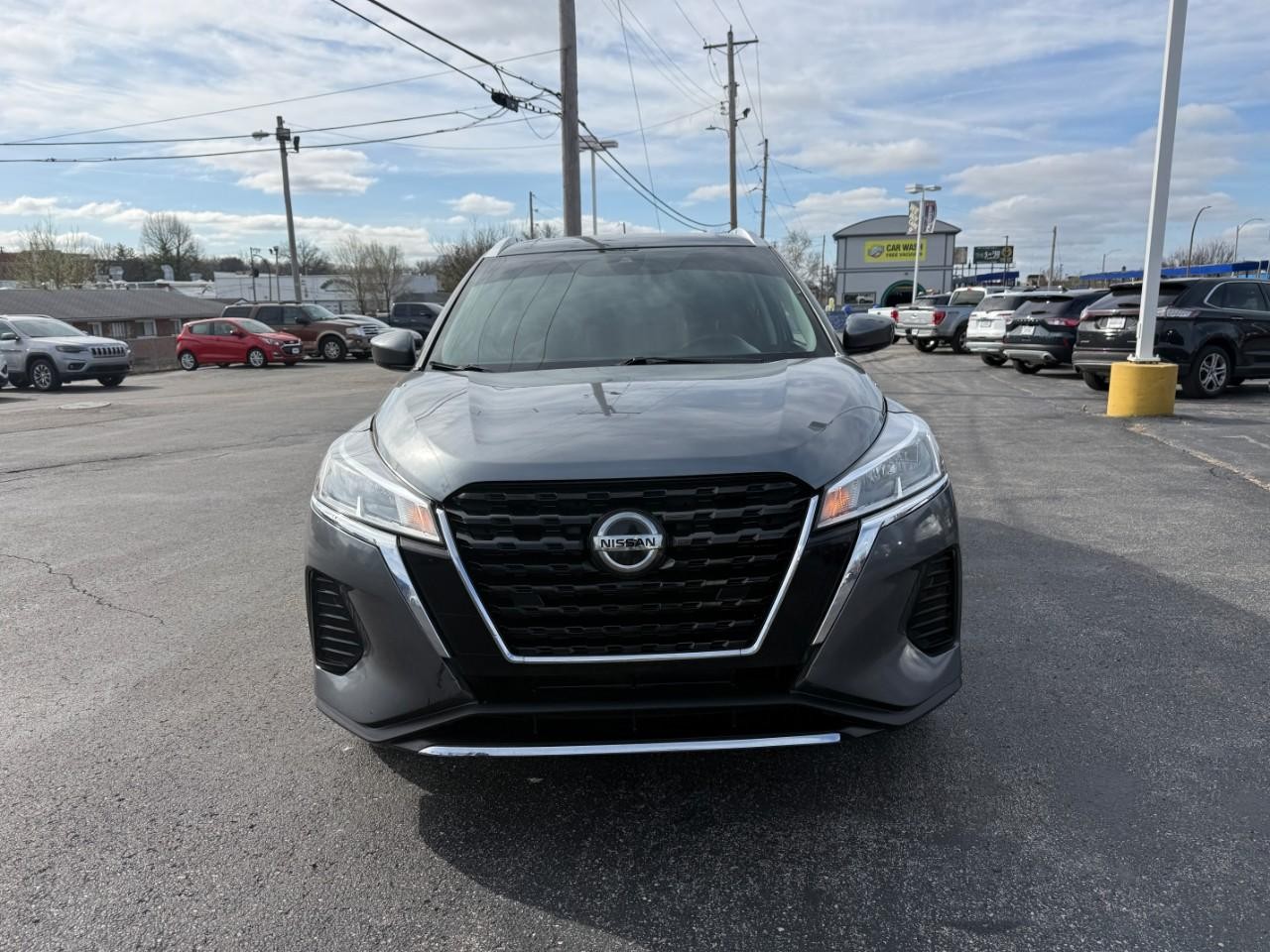 Nissan Kicks Vehicle Full-screen Gallery Image 08