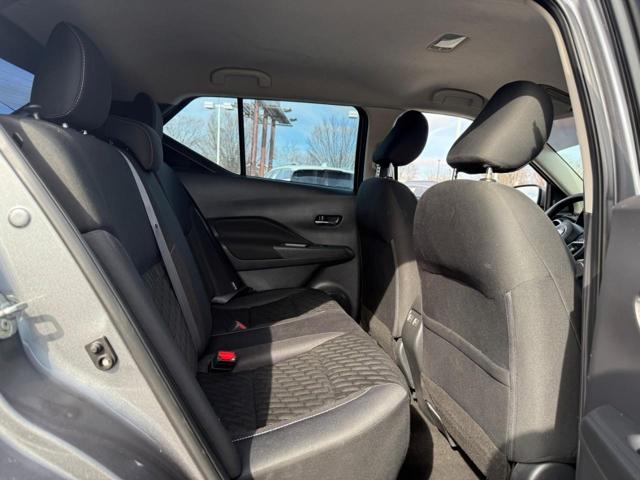 Nissan Kicks Vehicle Full-screen Gallery Image 11