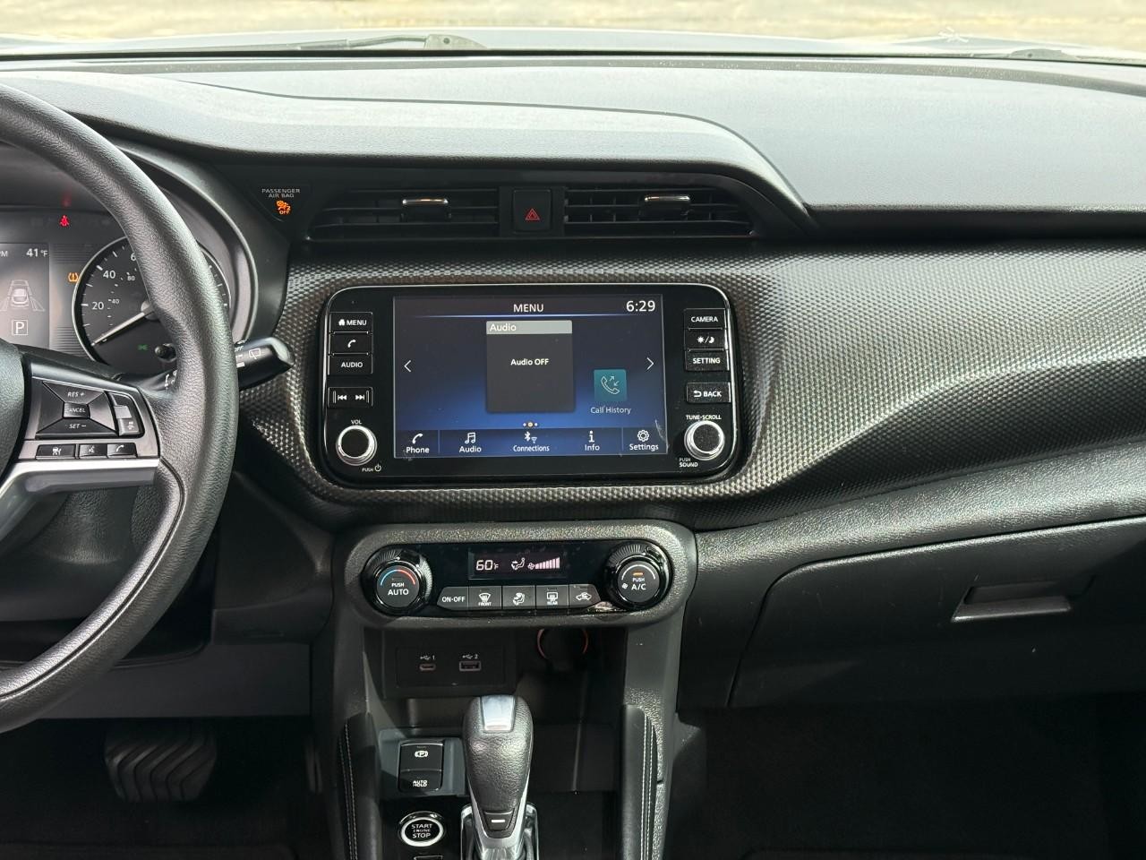 Nissan Kicks Vehicle Full-screen Gallery Image 14