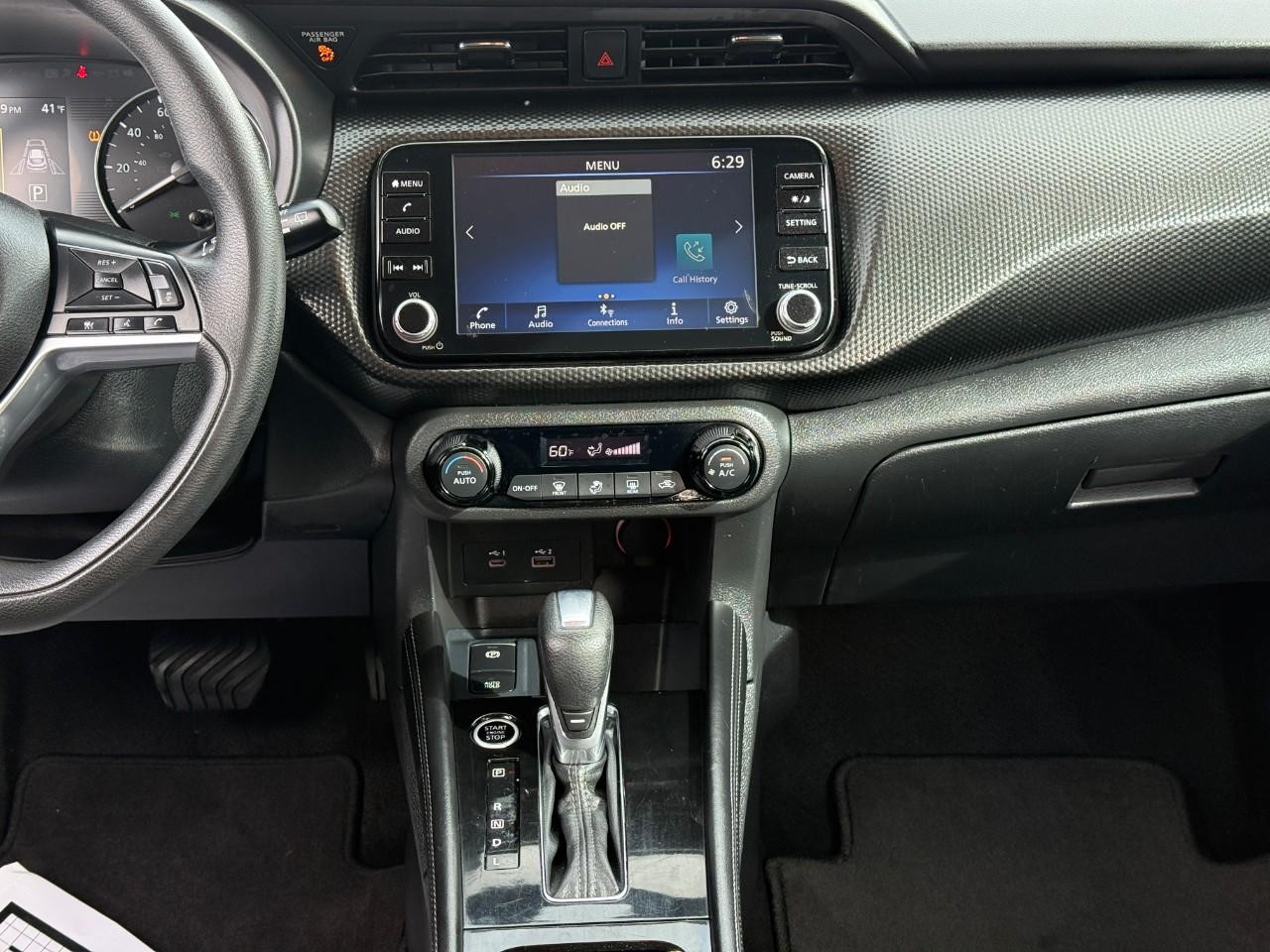 Nissan Kicks Vehicle Full-screen Gallery Image 15