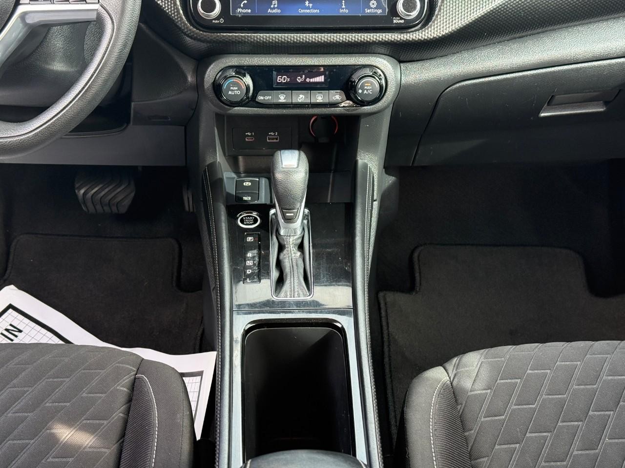 Nissan Kicks Vehicle Full-screen Gallery Image 16