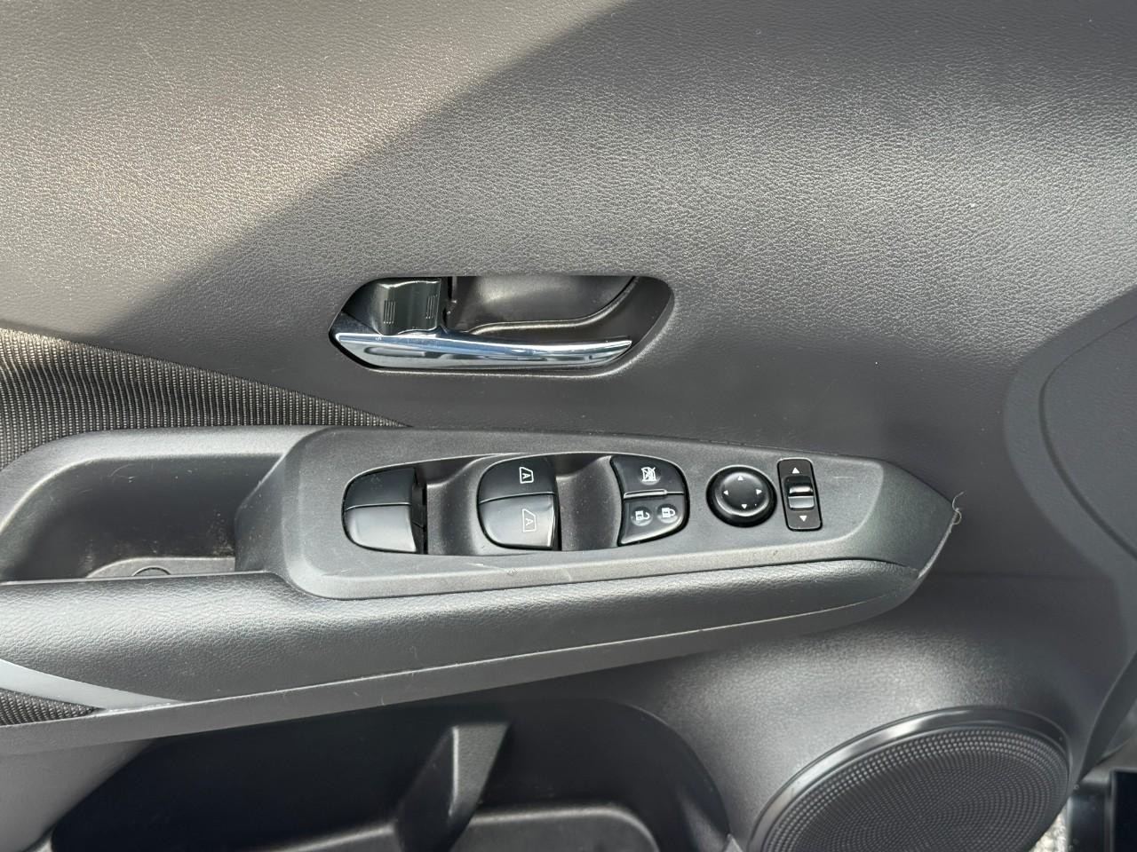 Nissan Kicks Vehicle Full-screen Gallery Image 17