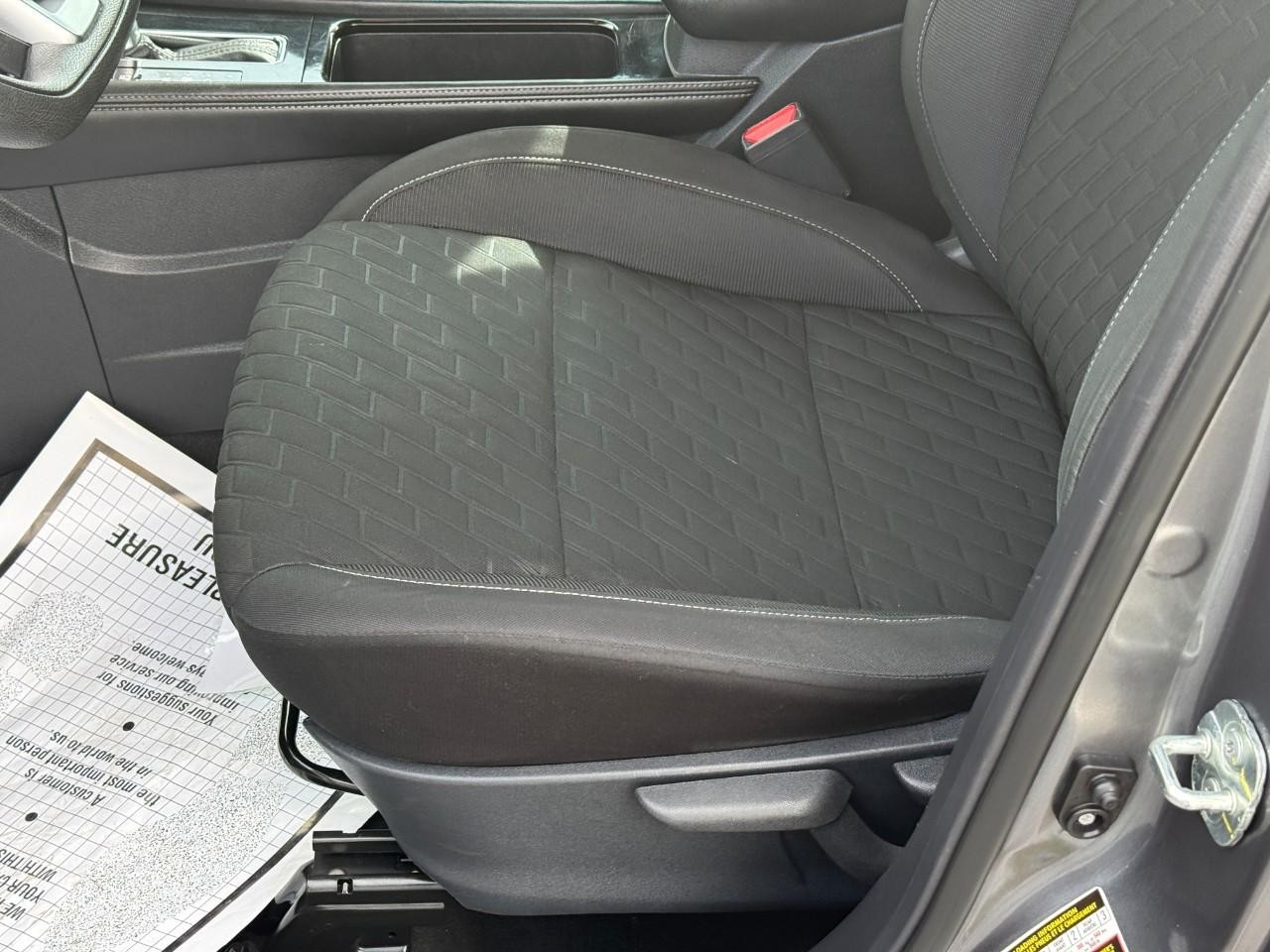 Nissan Kicks Vehicle Full-screen Gallery Image 18