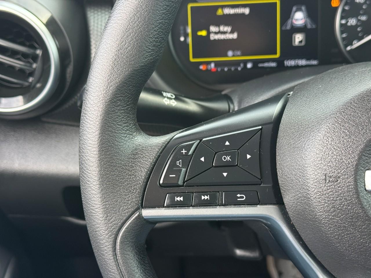 Nissan Kicks Vehicle Full-screen Gallery Image 19