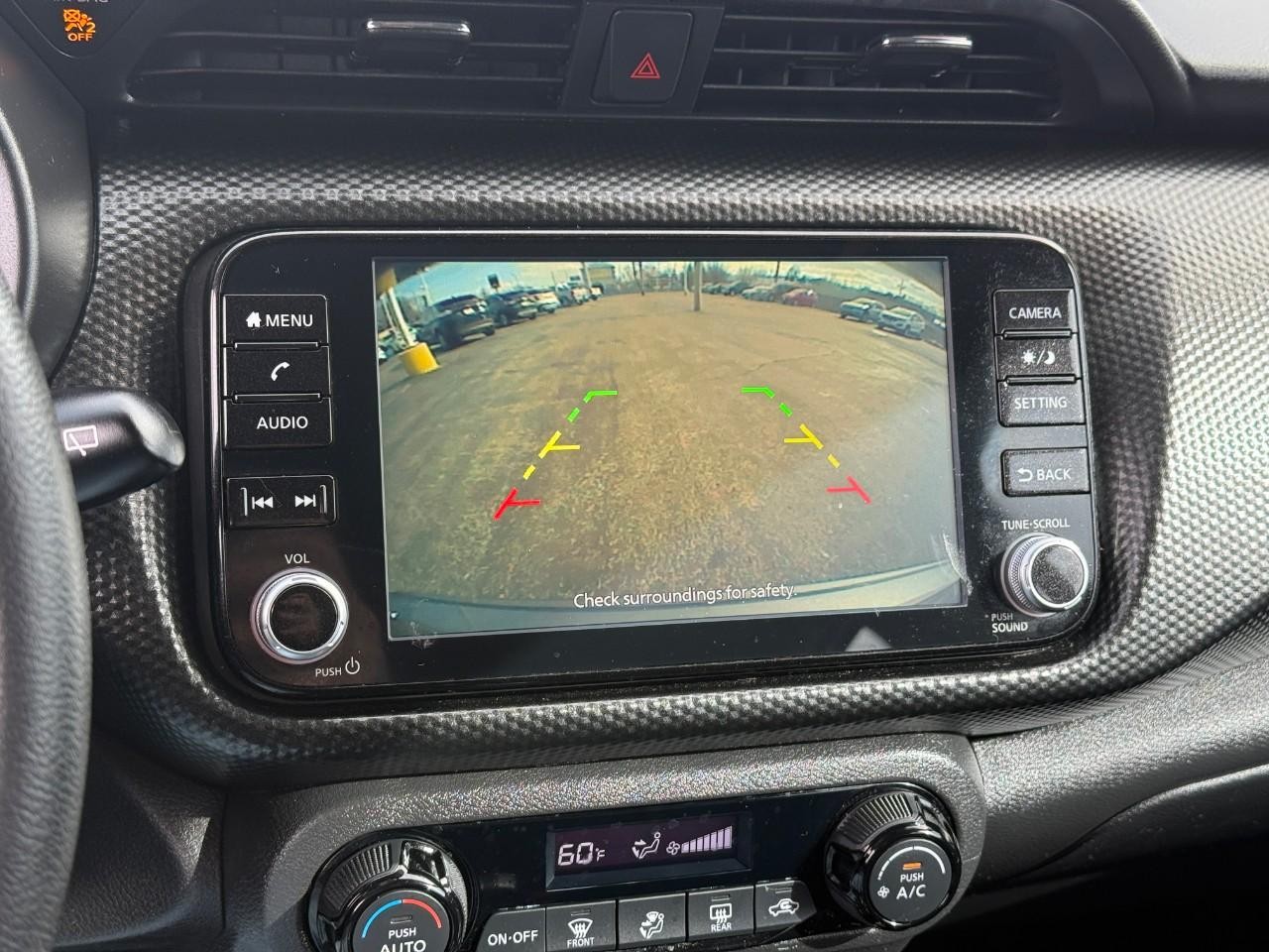 Nissan Kicks Vehicle Full-screen Gallery Image 23