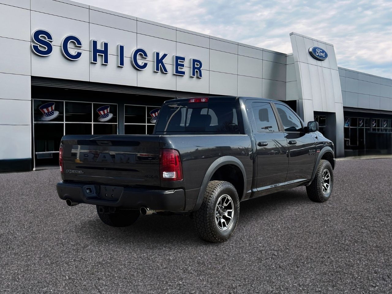 Ram 1500 Vehicle Full-screen Gallery Image 02