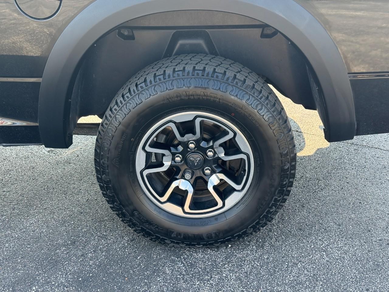 Ram 1500 Vehicle Full-screen Gallery Image 06