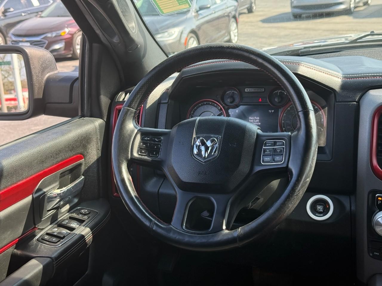 Ram 1500 Vehicle Full-screen Gallery Image 12