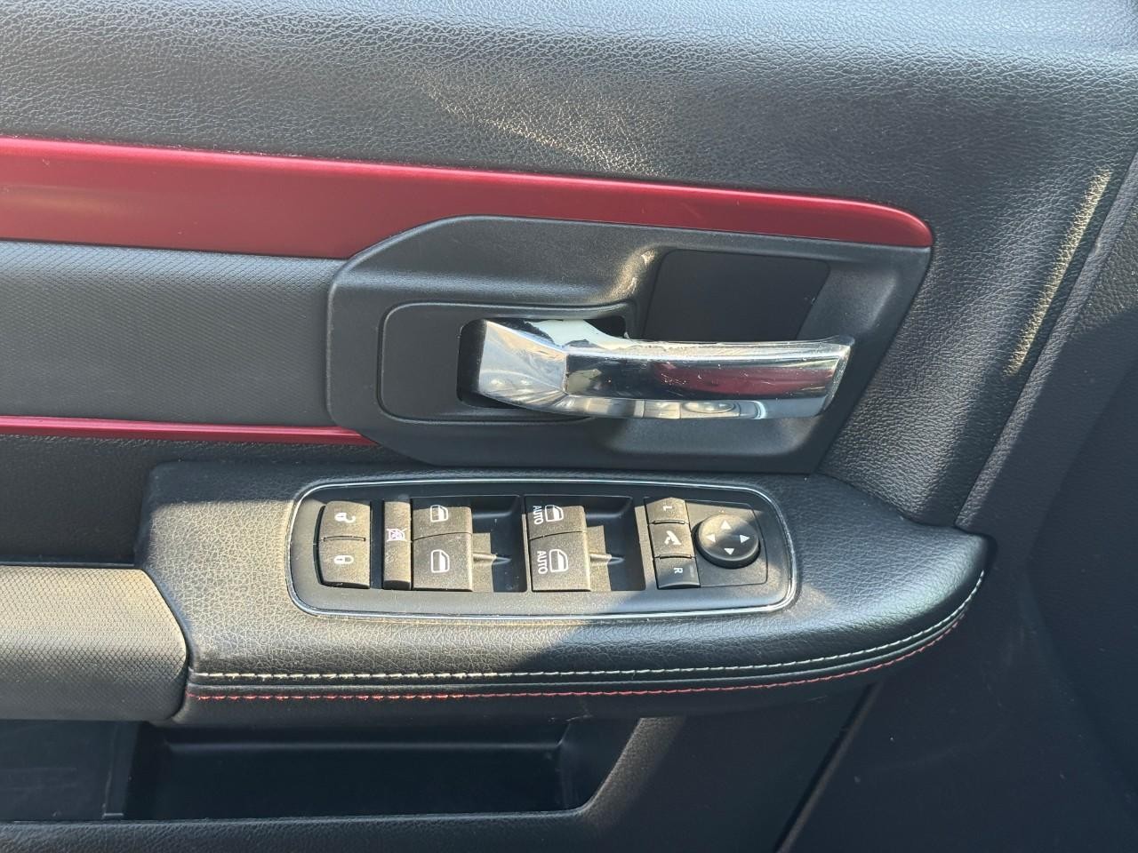 Ram 1500 Vehicle Full-screen Gallery Image 15