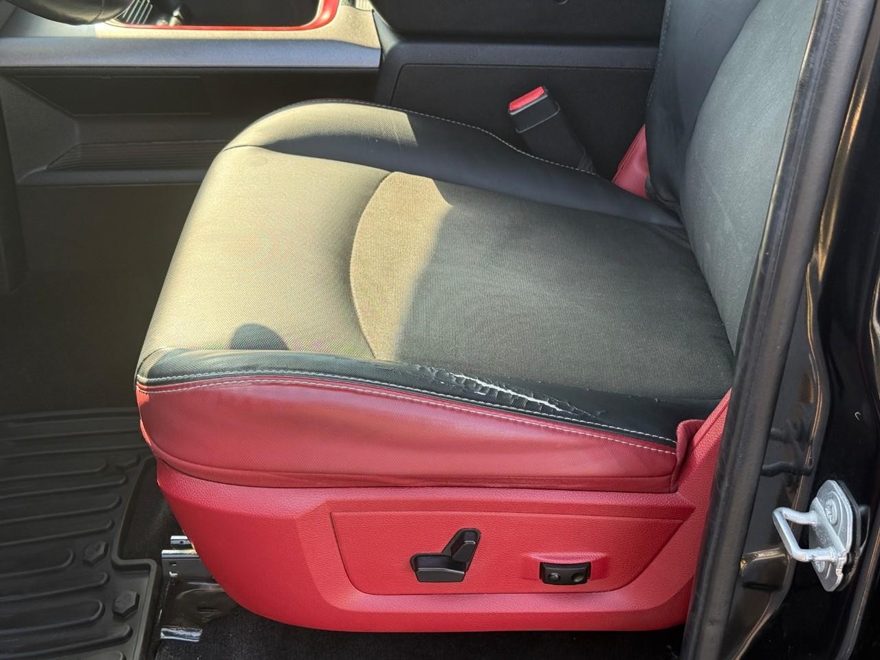 Ram 1500 Vehicle Full-screen Gallery Image 16