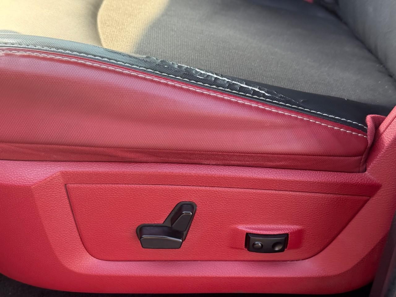 Ram 1500 Vehicle Full-screen Gallery Image 17