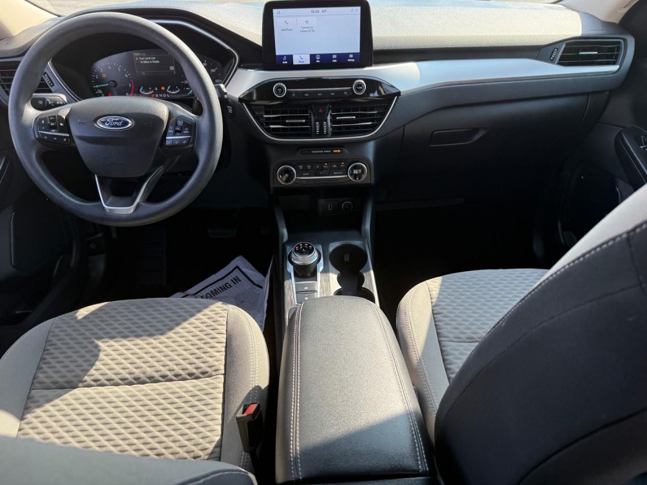 Ford Escape Vehicle Full-screen Gallery Image 11