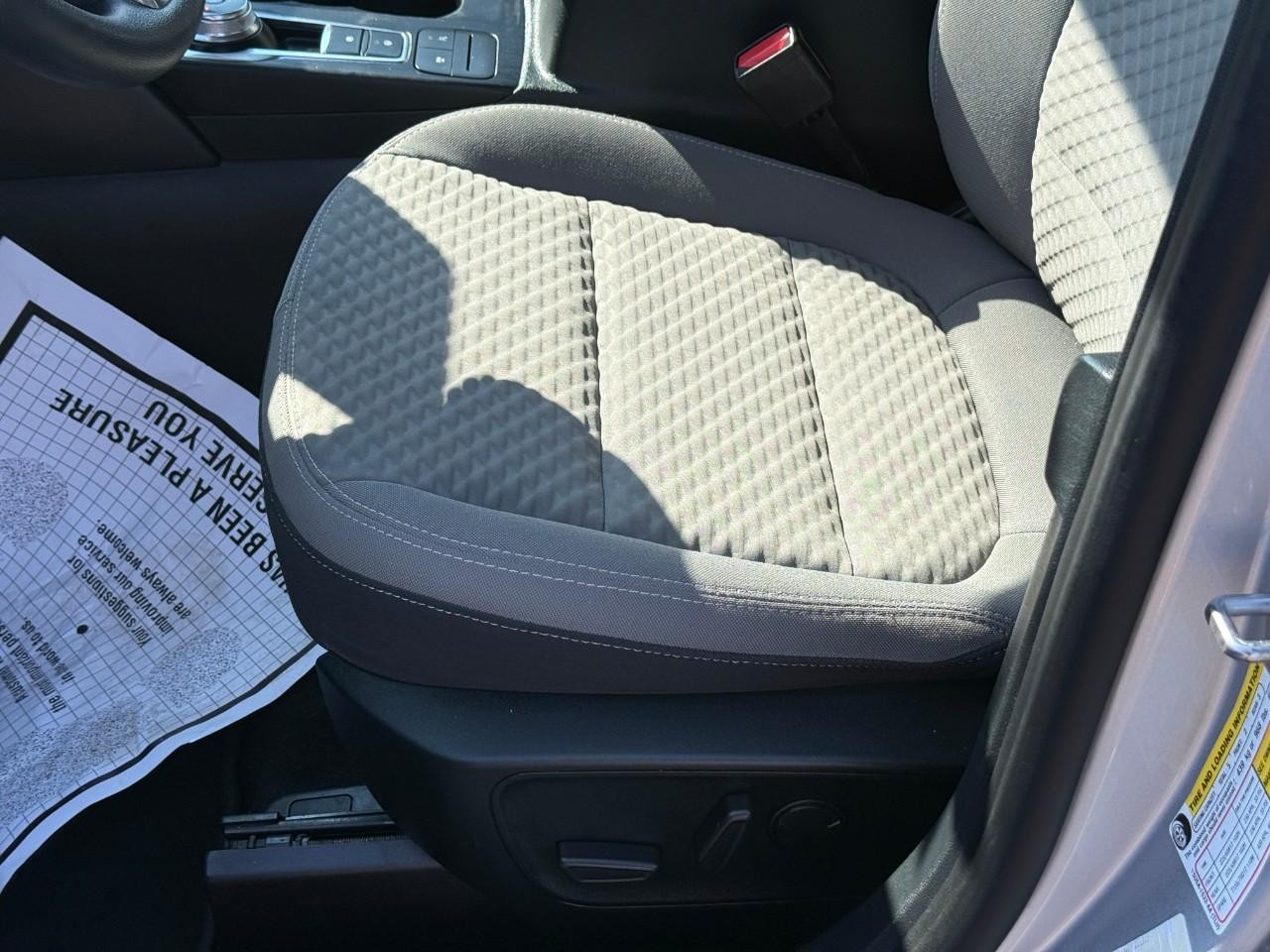 Ford Escape Vehicle Full-screen Gallery Image 17