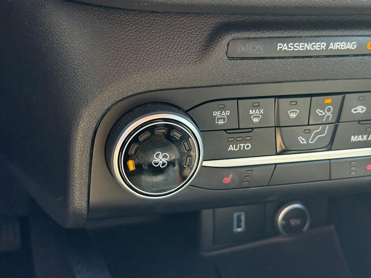 Ford Escape Vehicle Full-screen Gallery Image 22