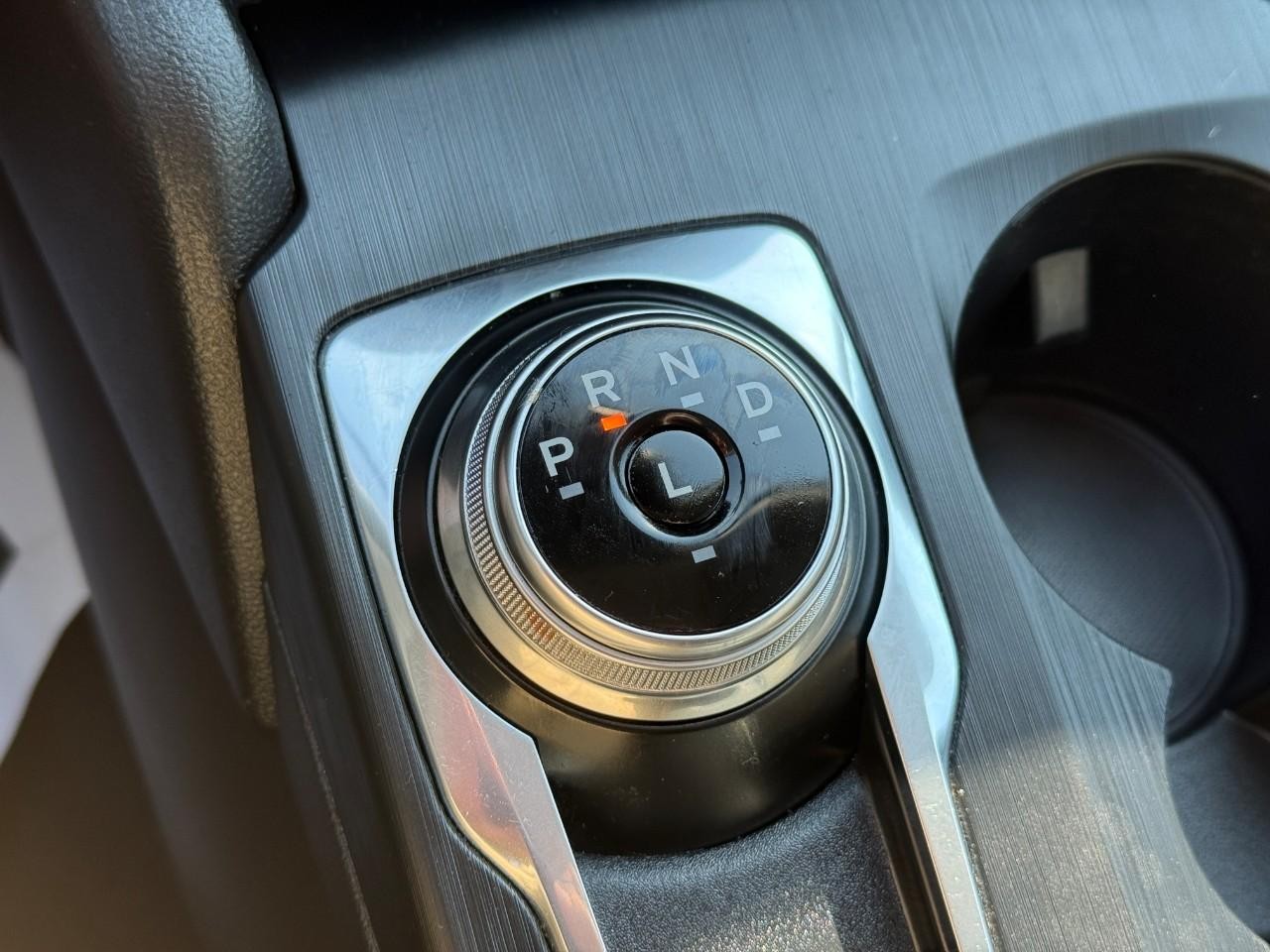 Ford Escape Vehicle Full-screen Gallery Image 23