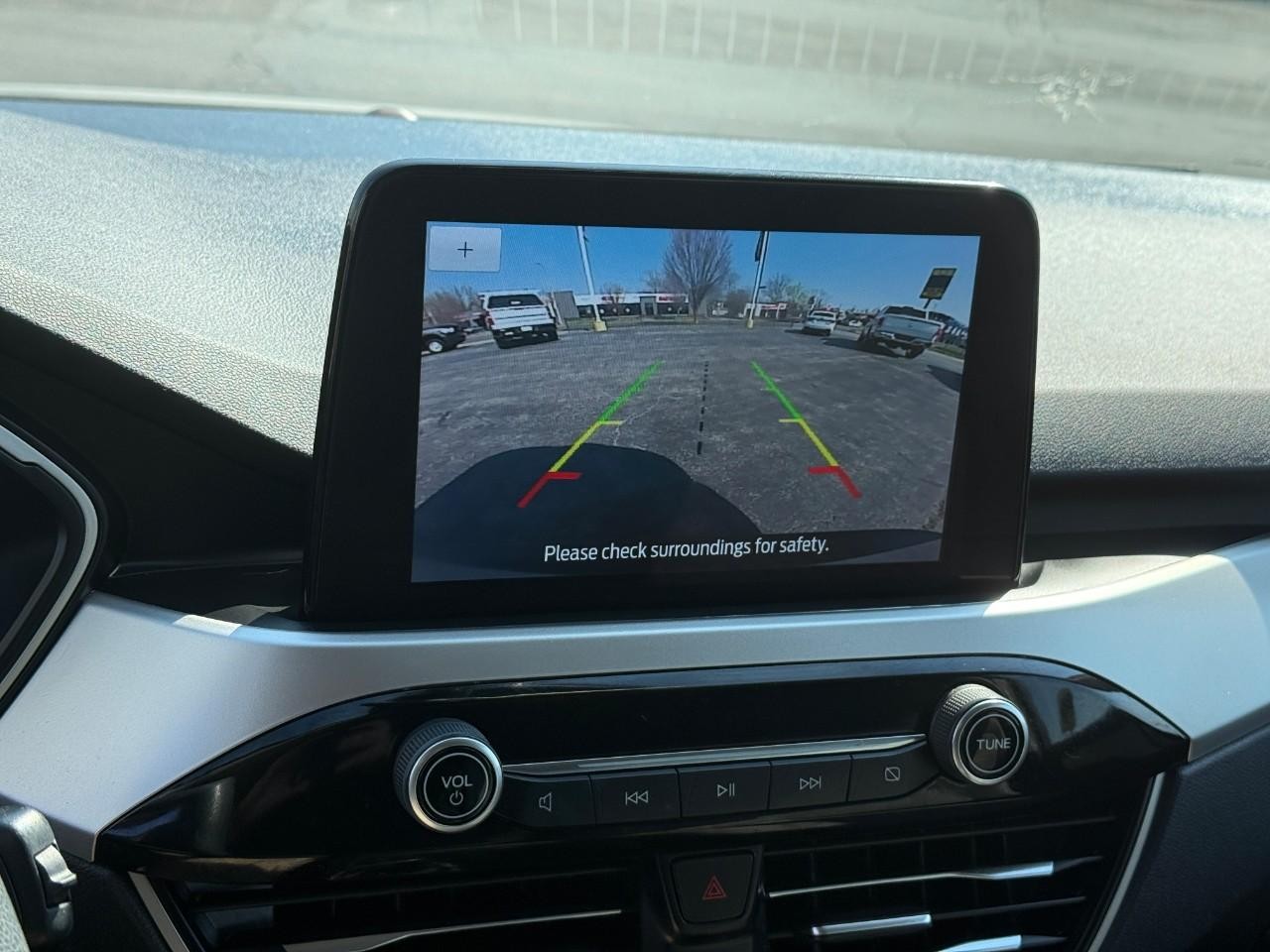 Ford Escape Vehicle Full-screen Gallery Image 24