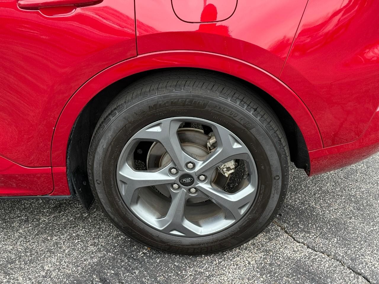 Ford Escape Vehicle Full-screen Gallery Image 06