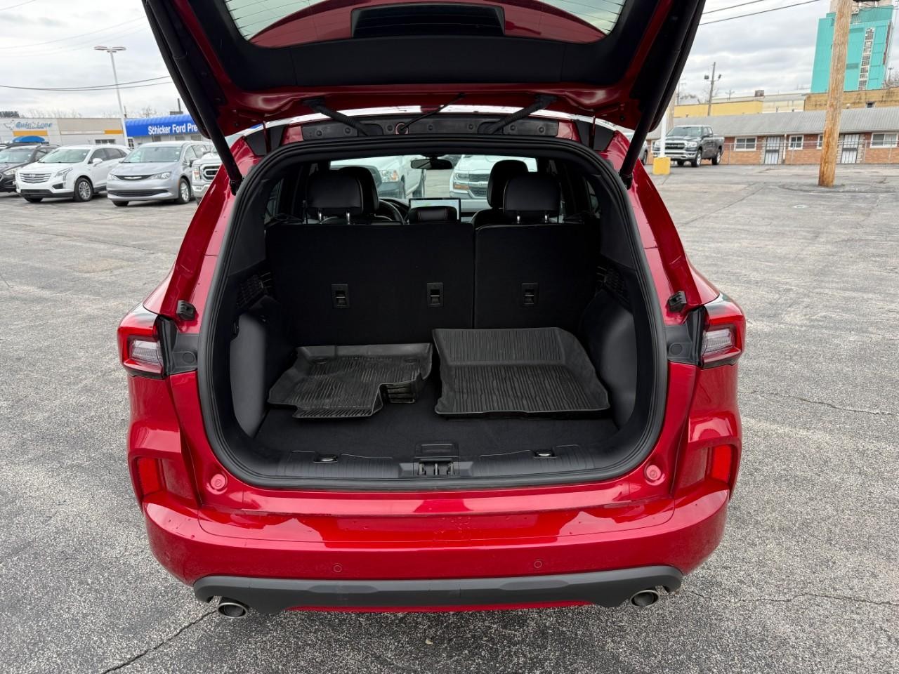 Ford Escape Vehicle Full-screen Gallery Image 07