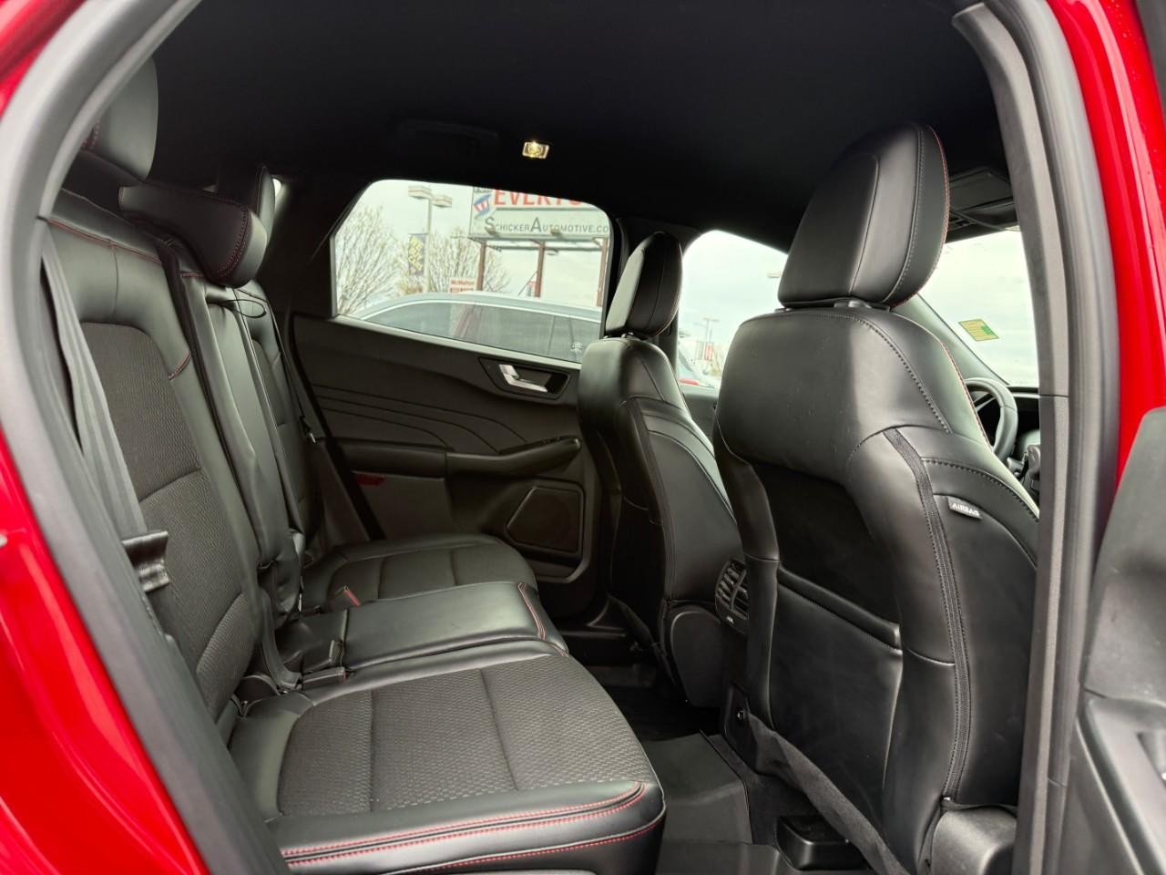 Ford Escape Vehicle Full-screen Gallery Image 10