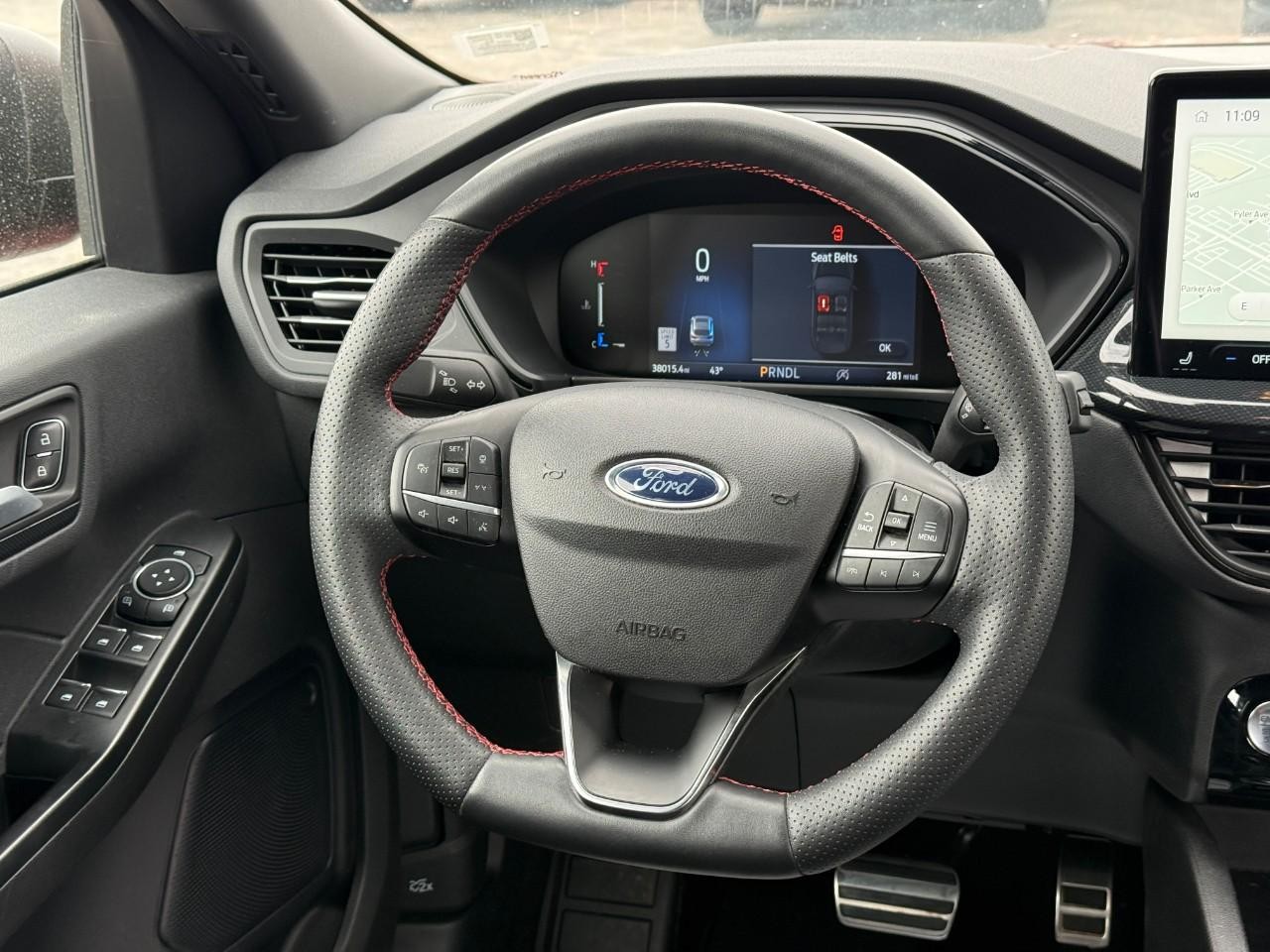Ford Escape Vehicle Full-screen Gallery Image 12