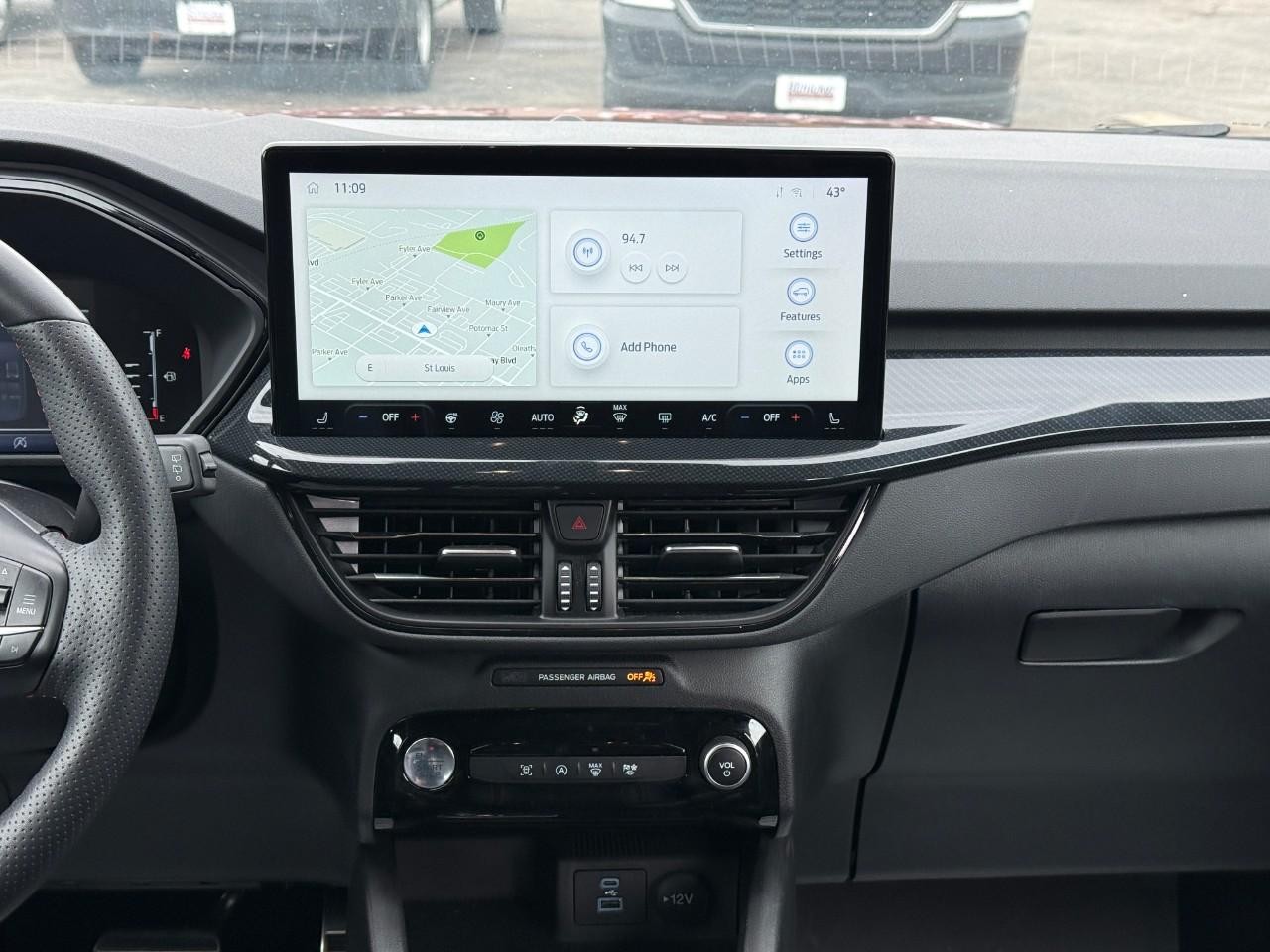 Ford Escape Vehicle Full-screen Gallery Image 13