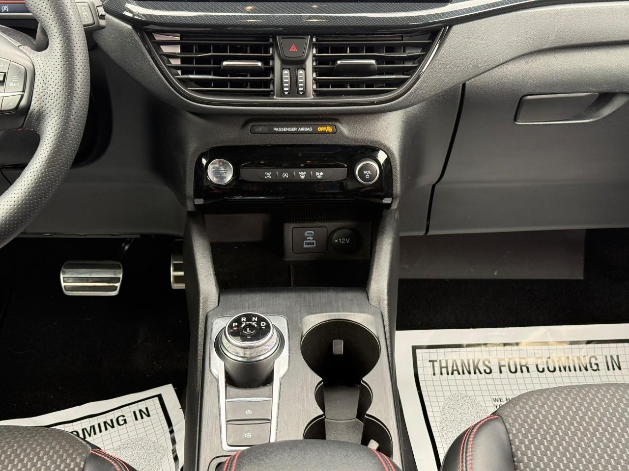 Ford Escape Vehicle Full-screen Gallery Image 15