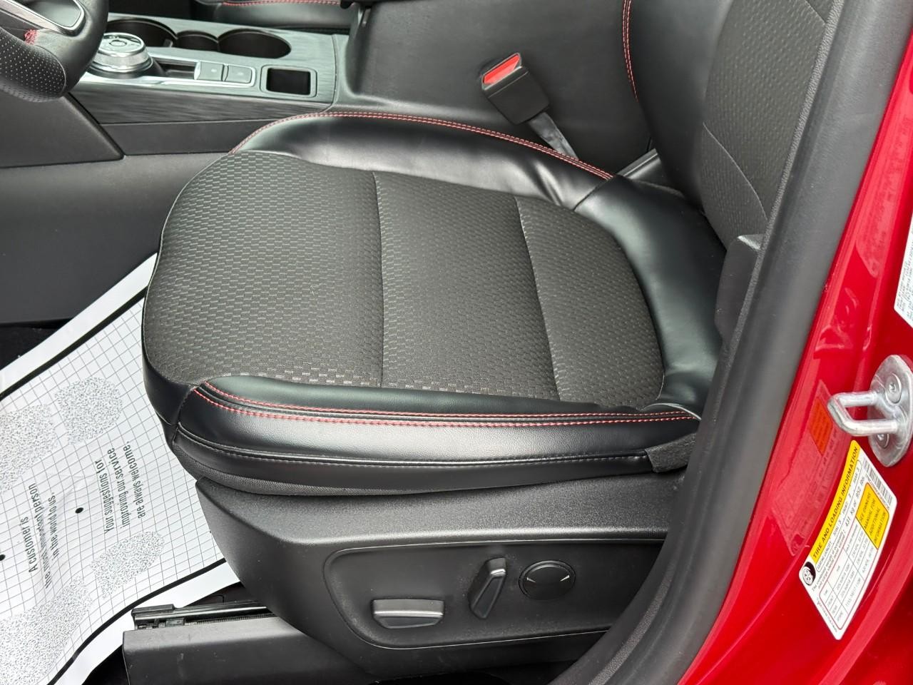 Ford Escape Vehicle Full-screen Gallery Image 17