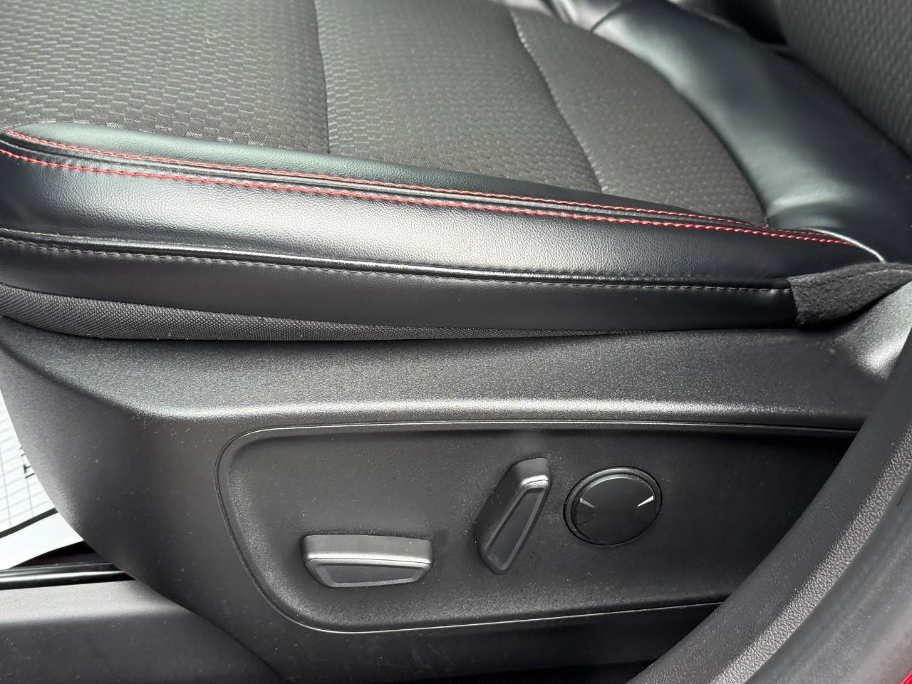 Ford Escape Vehicle Full-screen Gallery Image 18