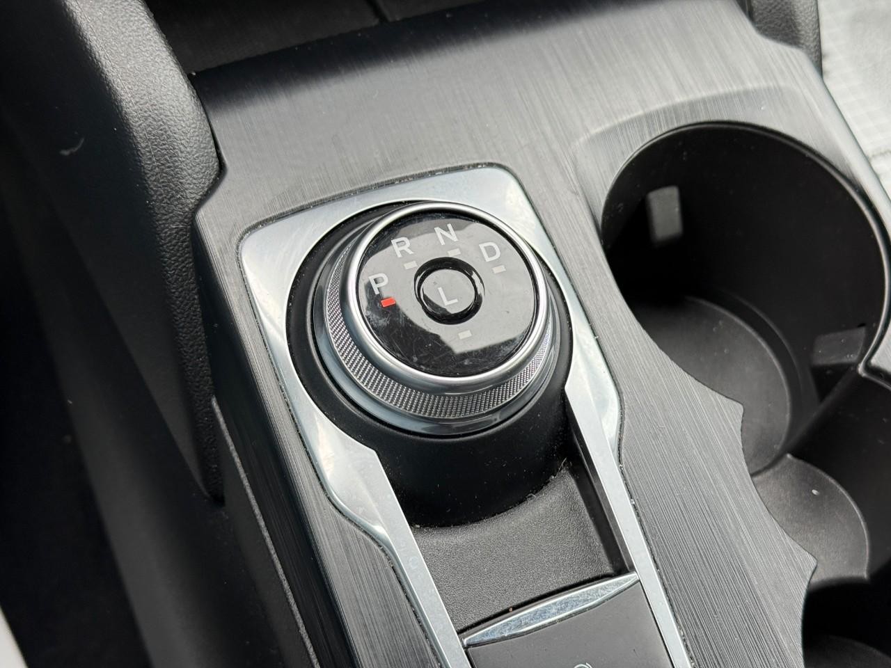 Ford Escape Vehicle Full-screen Gallery Image 21