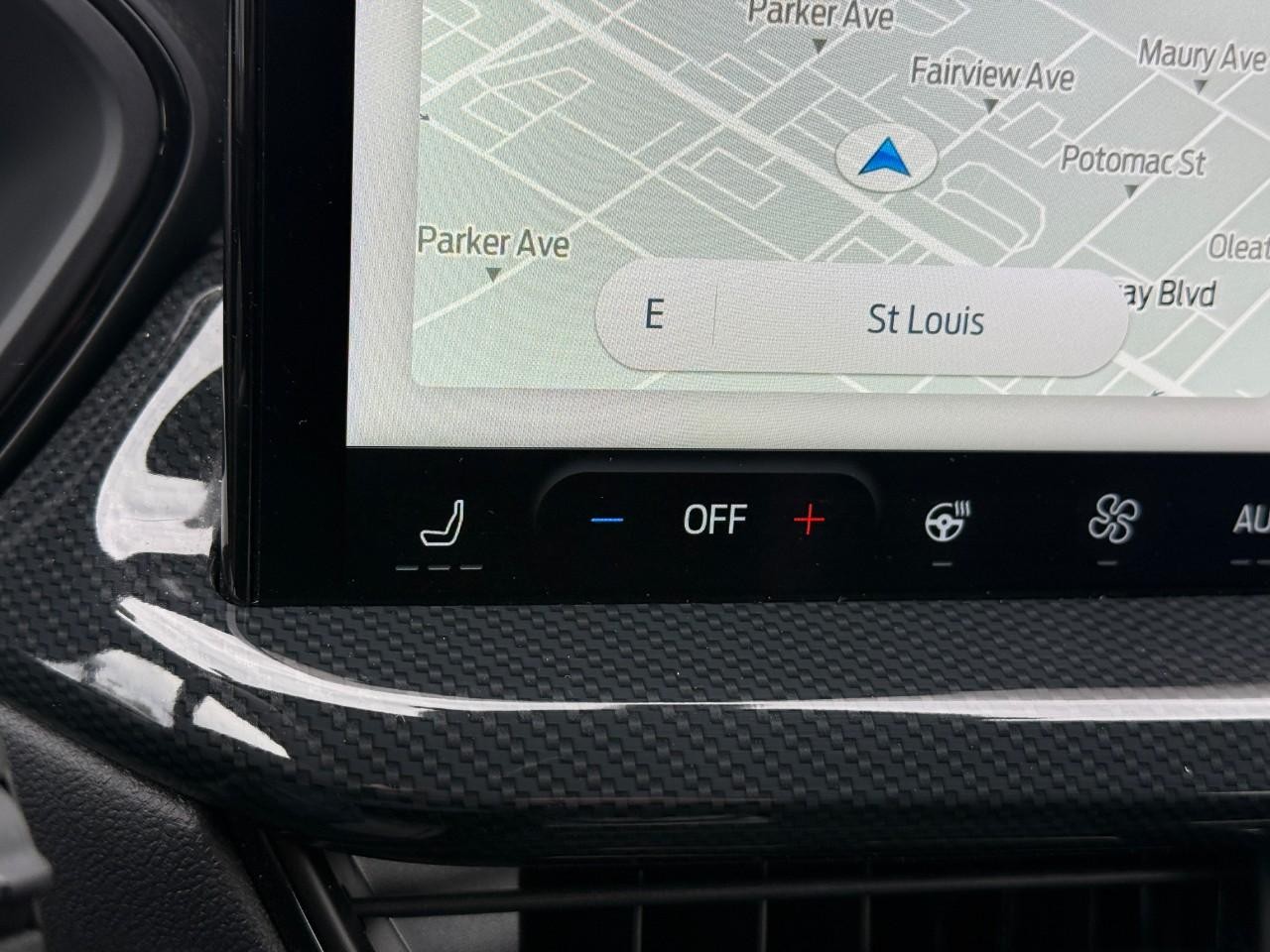 Ford Escape Vehicle Full-screen Gallery Image 22