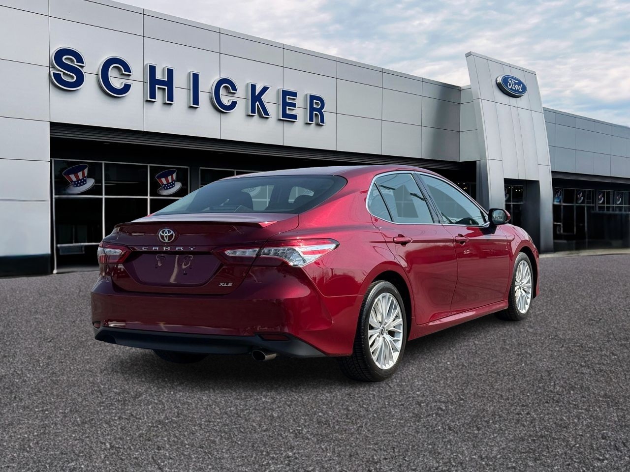 Toyota Camry Vehicle Full-screen Gallery Image 02