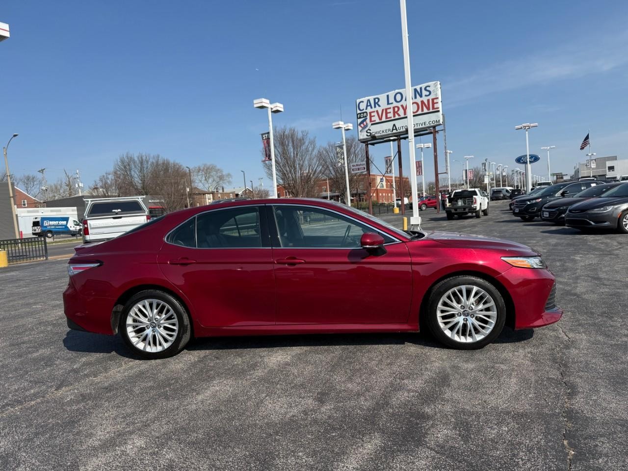 Toyota Camry Vehicle Full-screen Gallery Image 05