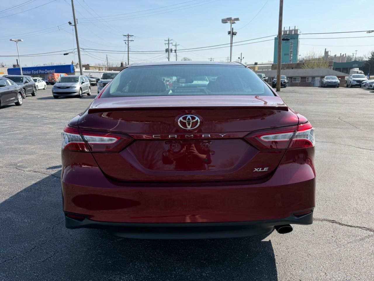 Toyota Camry Vehicle Full-screen Gallery Image 08