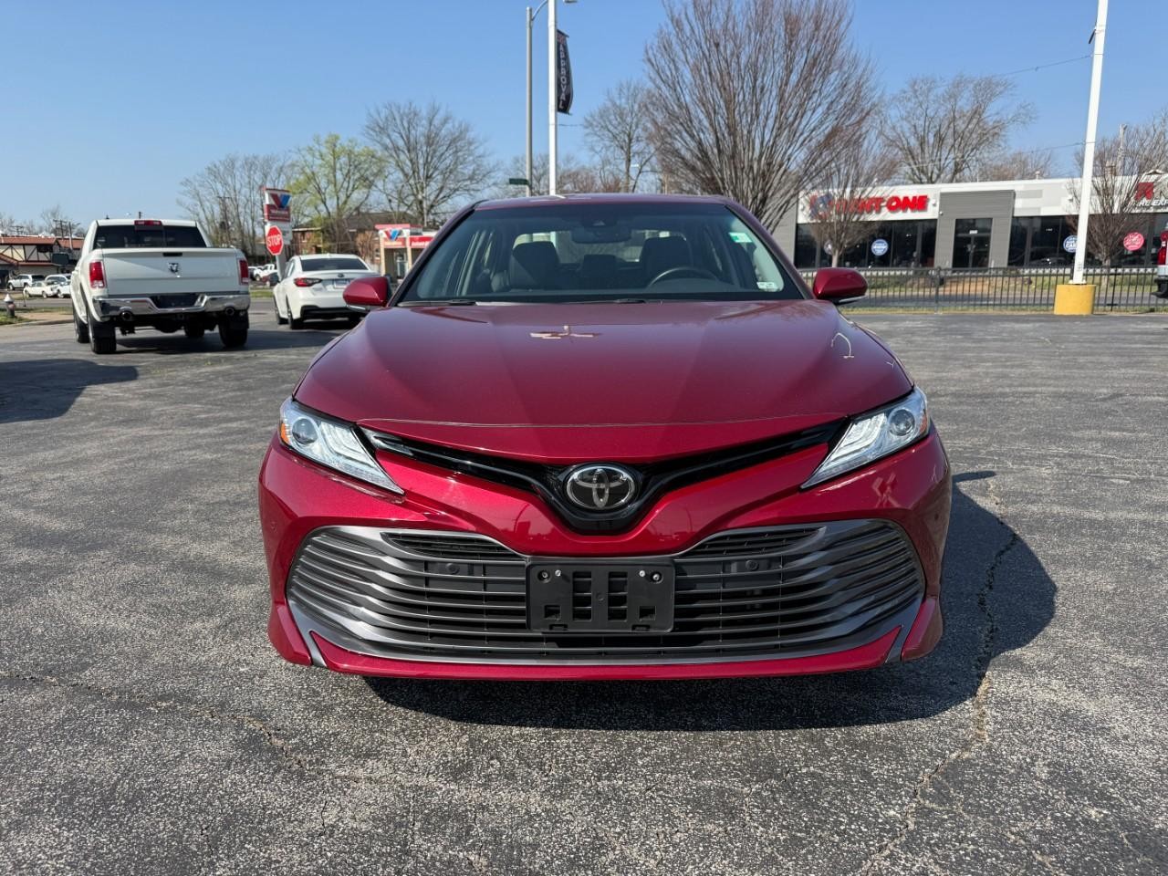 Toyota Camry Vehicle Full-screen Gallery Image 09