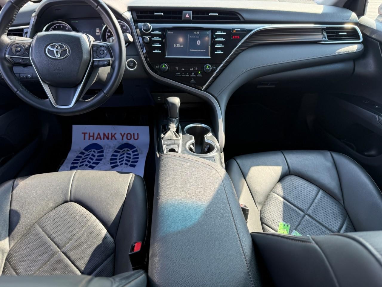 Toyota Camry Vehicle Full-screen Gallery Image 11