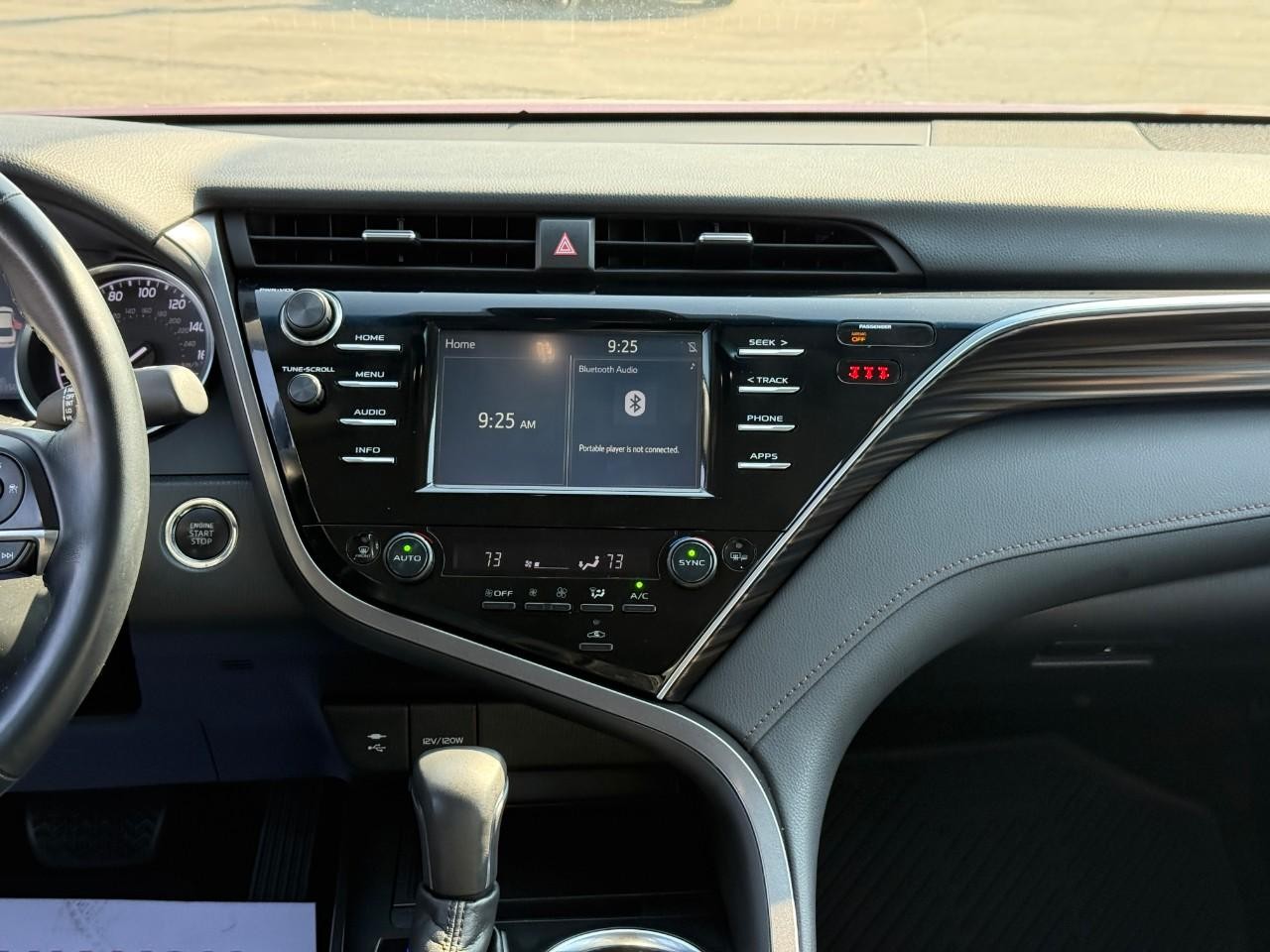Toyota Camry Vehicle Full-screen Gallery Image 13