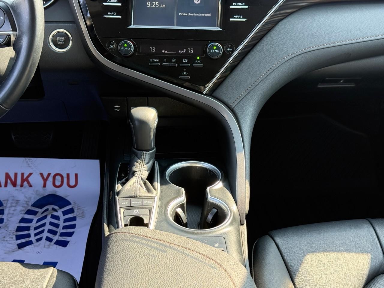 Toyota Camry Vehicle Full-screen Gallery Image 14