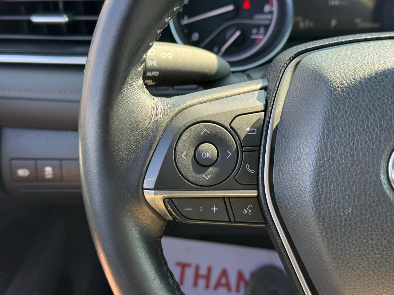 Toyota Camry Vehicle Full-screen Gallery Image 18