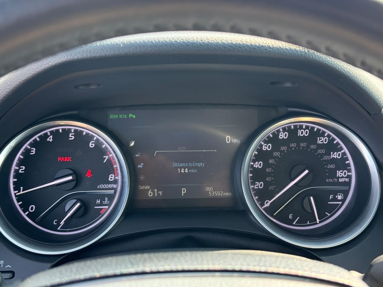 Toyota Camry Vehicle Full-screen Gallery Image 20