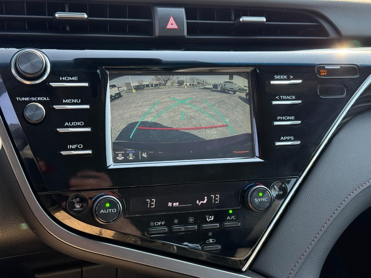 Toyota Camry Vehicle Full-screen Gallery Image 23