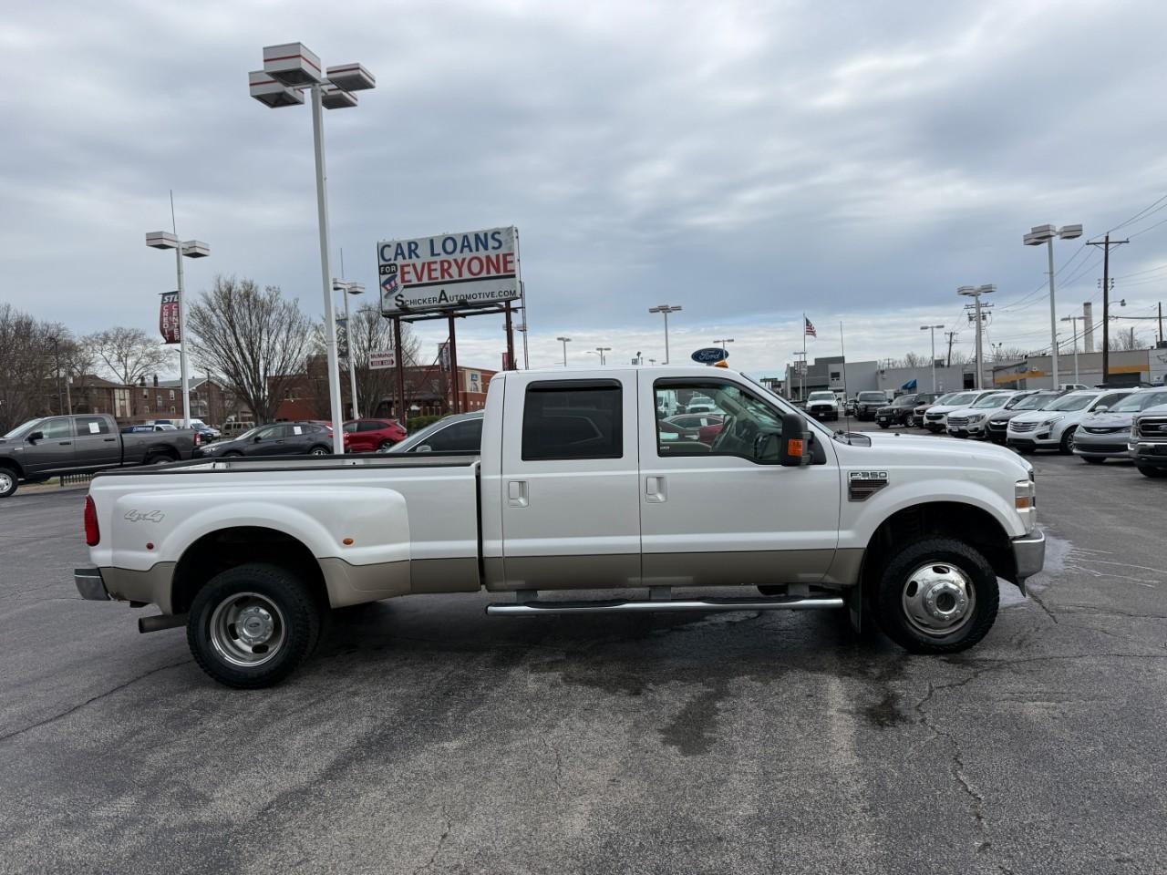 Ford Super Duty F-350 DRW Vehicle Full-screen Gallery Image 05