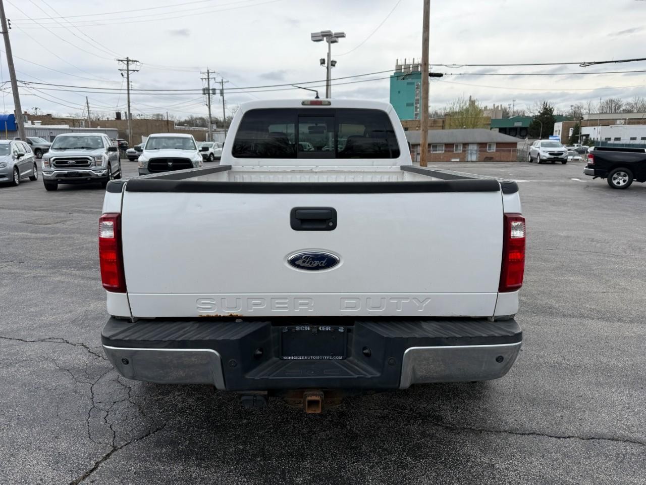 Ford Super Duty F-350 DRW Vehicle Full-screen Gallery Image 06