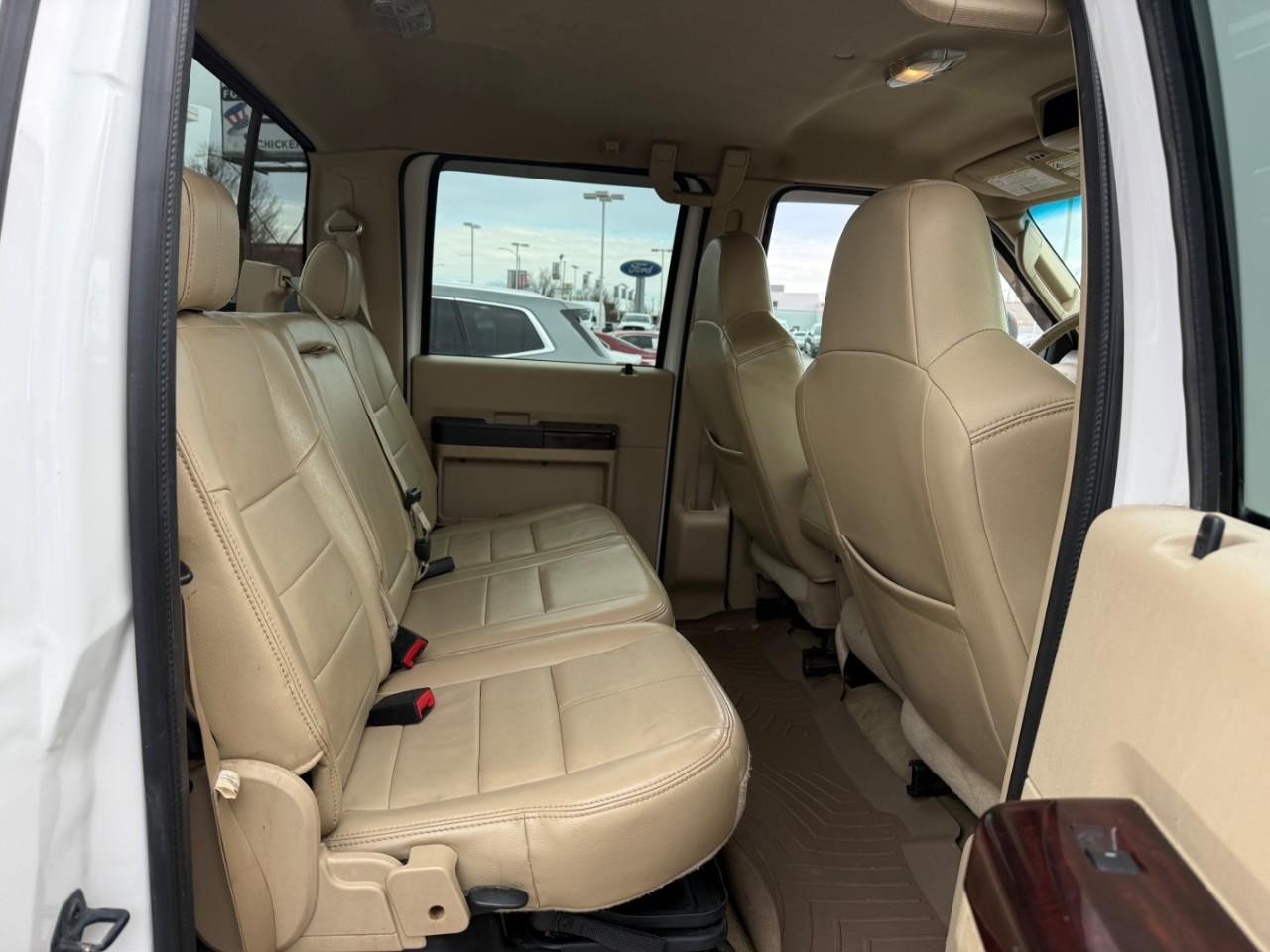 Ford Super Duty F-350 DRW Vehicle Full-screen Gallery Image 08