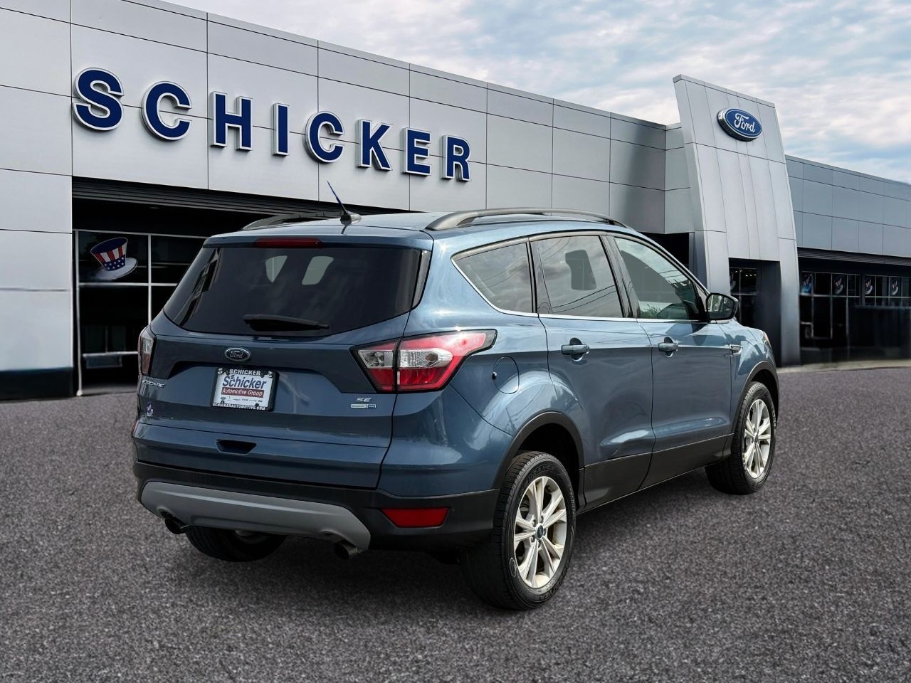 Ford Escape Vehicle Full-screen Gallery Image 02